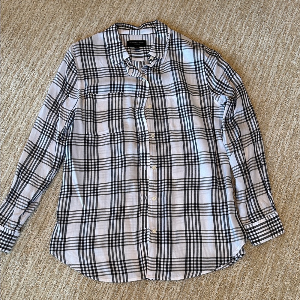 Banana Republic black & white shirt M
